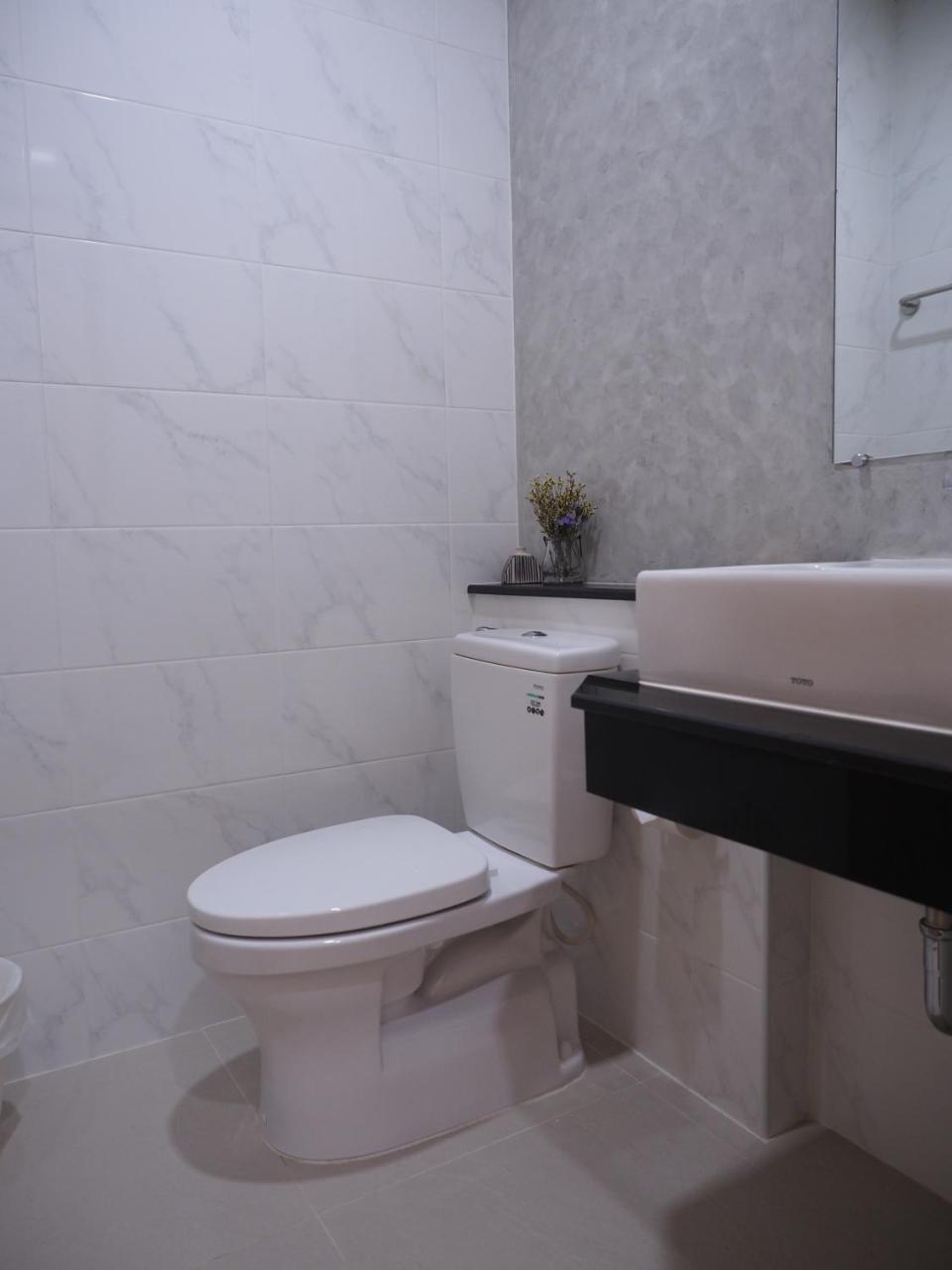 Hotel Luck Esan Loft Ubon Ratchathani Exterior foto